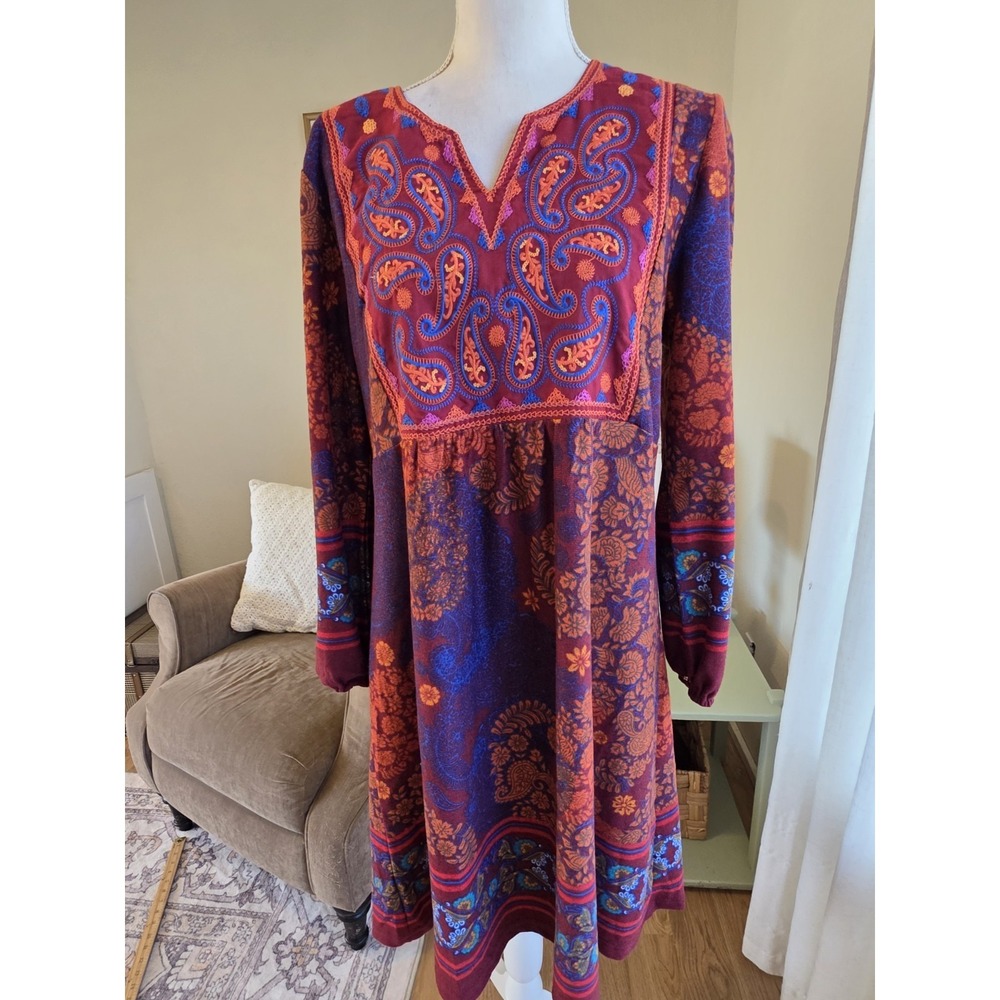 The Pyramid Collection Dress Embroidered Size Medium Above Knee Red Long Sleeve
